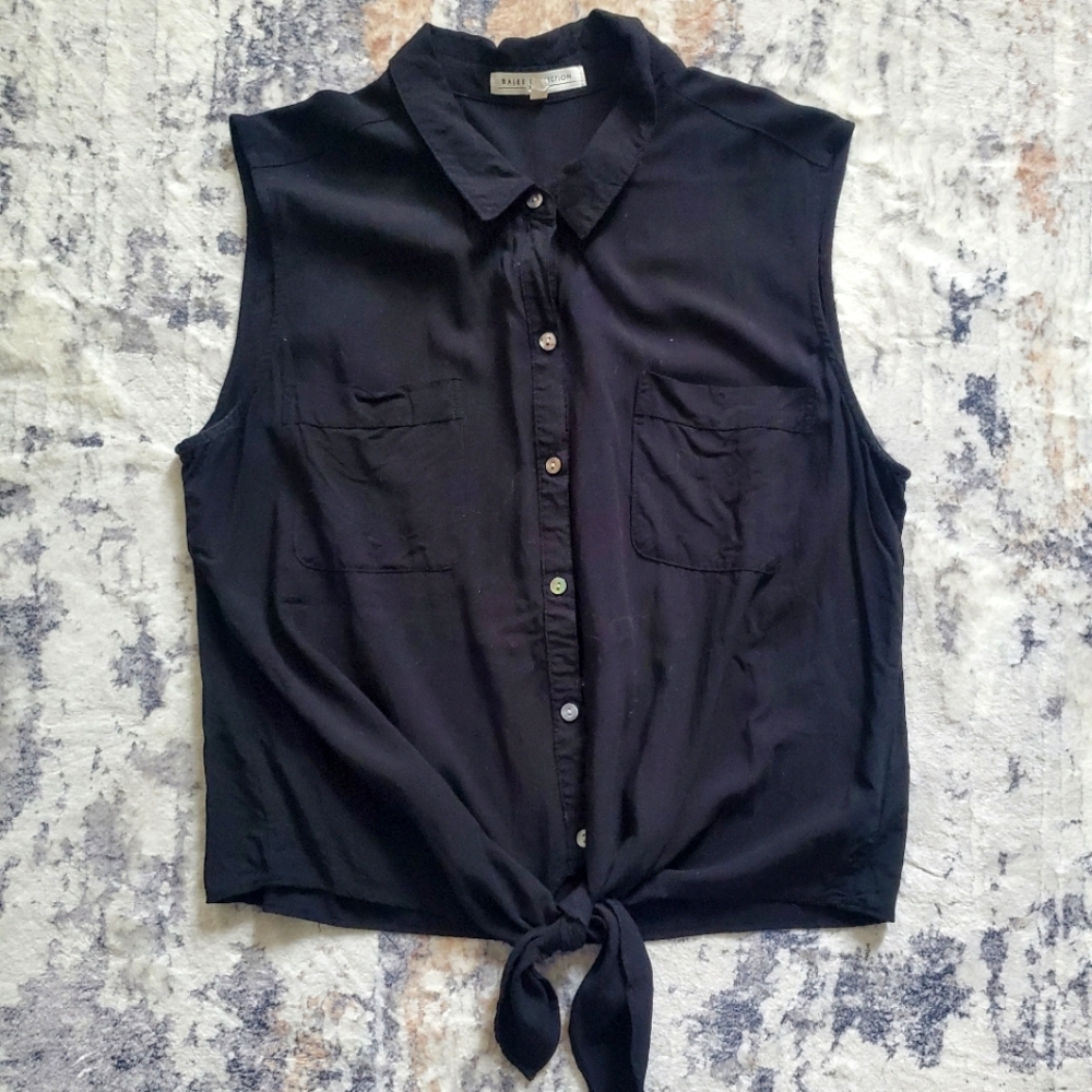 Bajee Collection by becool Black Sleeveless button down blouse. size Large
